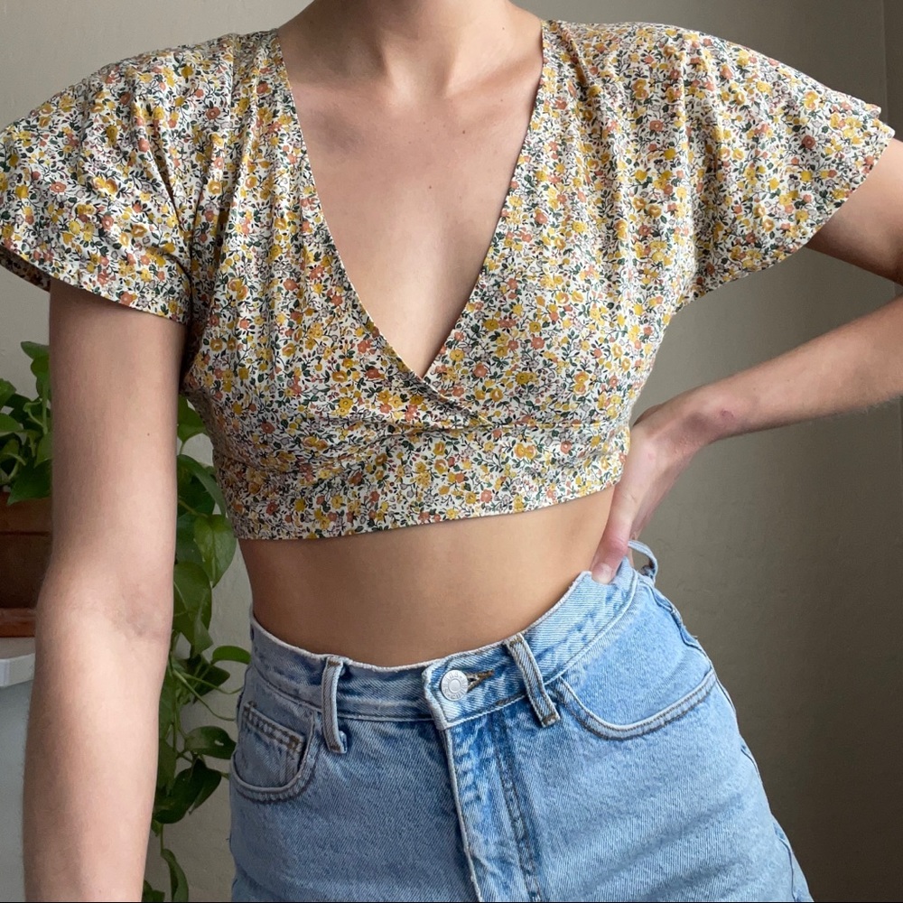 Floral Crop Top! 🌸🌼🌺